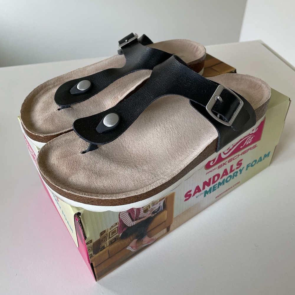 Relaxed fit from Skechers Cali sandals with memory foam in women size 6